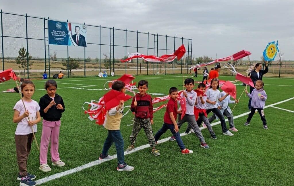 Eskişehir'in Mahmudiye ilçesinde, Gençlik ve Spor İl Müdürlüğü tarafından Atatürk