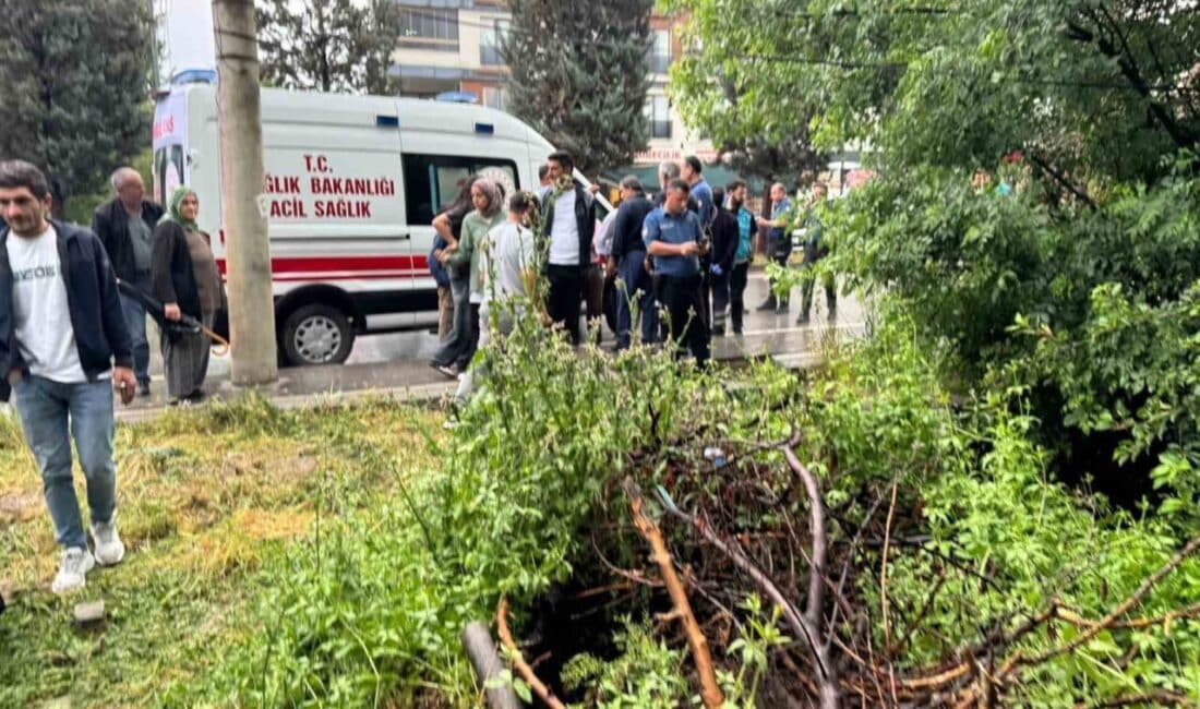 Malatya'nın Battalgazi ilçesinde sağanak sonrası bir evin çökmesi sonucu 3
