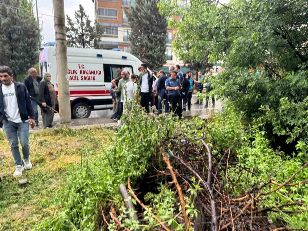 Malatya'nın Battalgazi ilçesinde sağanak sonrası bir evin çökmesi sonucu 3