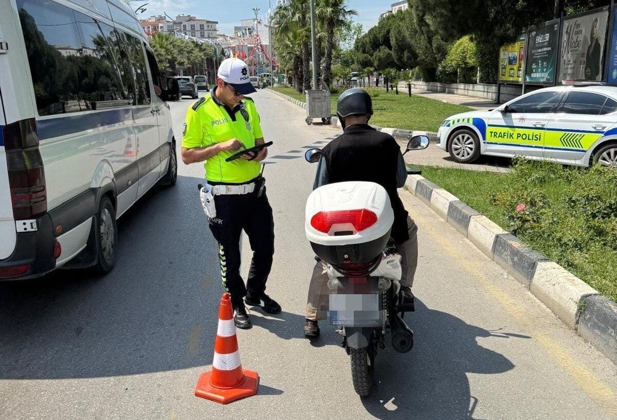 Manisa'da 27-28 Mayıs tarihlerinde yapılan motosiklet denetimlerinde, 3 bin 166
