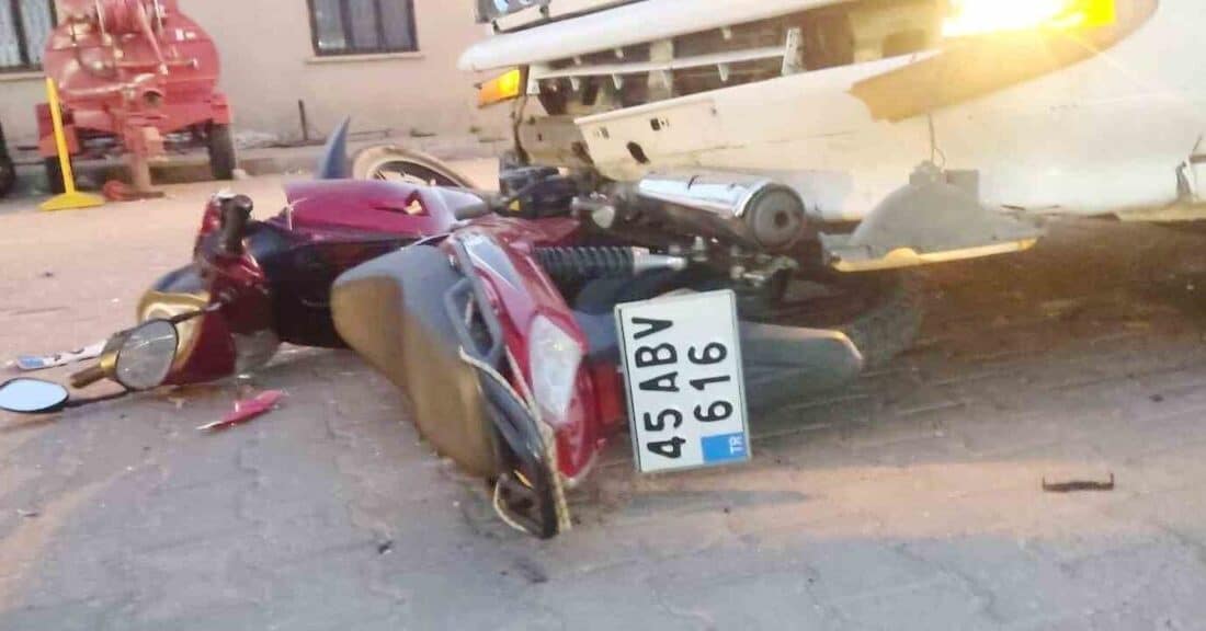 Manisa’nın Salihli ilçesinde O.A. yönetimindeki minibüs ile Z.A. idaresindeki motosiklet