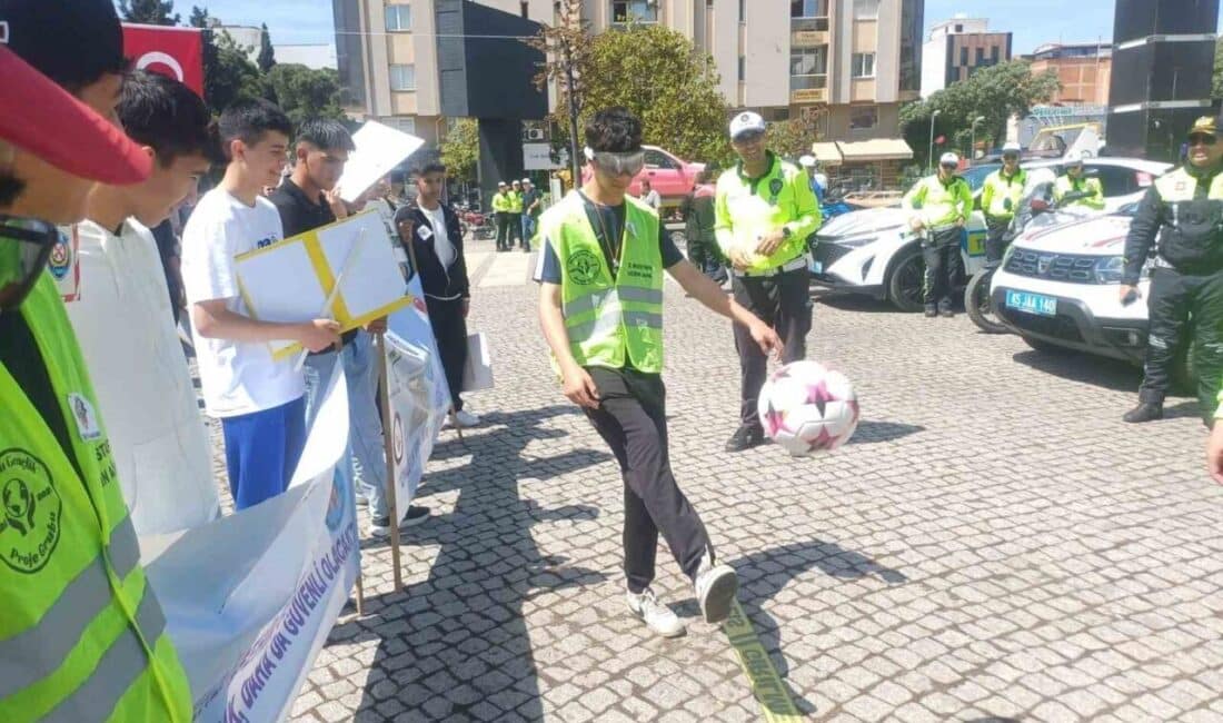 Manisa'nın Salihli ilçesinde trafik haftası etkinliği düzenlendi. Kaymakam Ali Güldoğan'ın