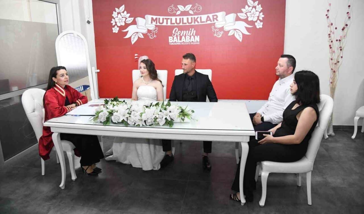 Yunusemre ilçesinde 15 çift, unutulmaz bir tarih olan 05.05.2025'te evlenmek