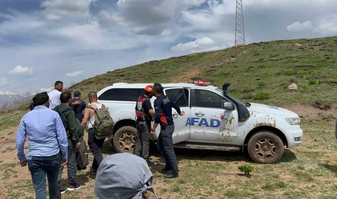 Tunceli’de mantar toplarken düşen vatandaş, sağlık ekiplerinin hızlı müdahalesiyle kurtarıldı. Tunceli'nin Ovacık ilçesinde mantar toplarken kayadan düşen Yılmaz T., arkadaşlarının