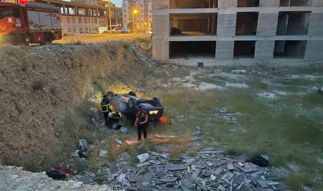 Mardin Artuklu’da Otomobil Devrildi, Sürücü Hastaneye Kaldırıldı Mardin’in Artuklu ilçesinde M.K. (48) yönetimindeki otomobil, direksiyon hakimiyetinin kaybolmasıyla