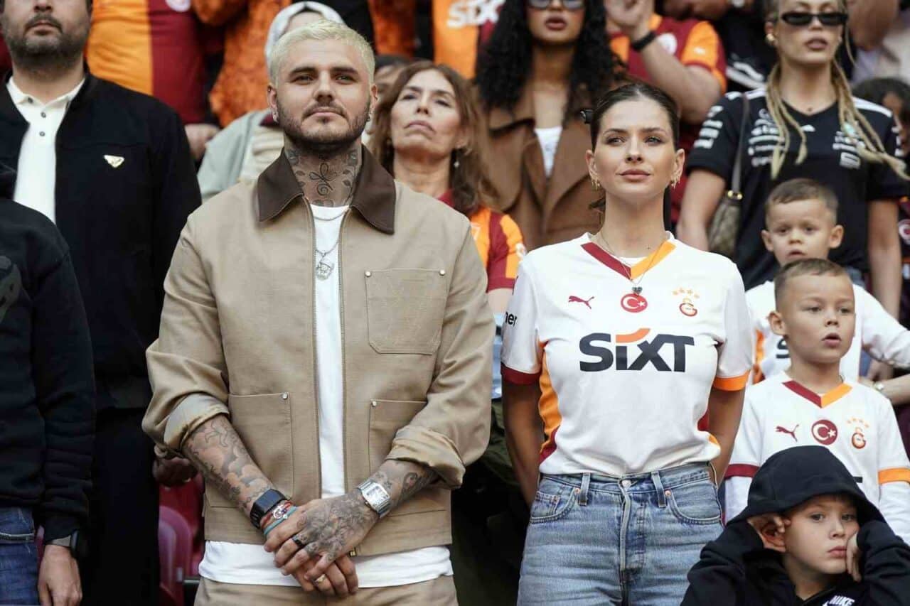 Galatasaray'ın Arjantinli futbolcusu Mauro Icardi, Kayserispor maçında tedavisi devam ederken