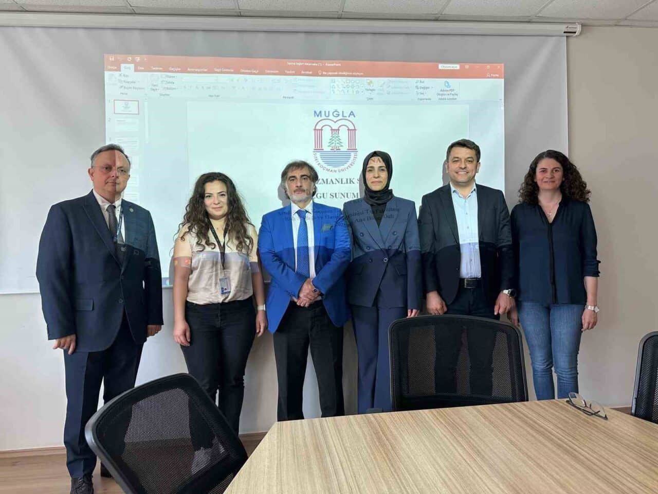 Muğla Eğitim ve Araştırma Hastanesi'nde psikiyatri uzmanlığı eğitimi gören Dr.
