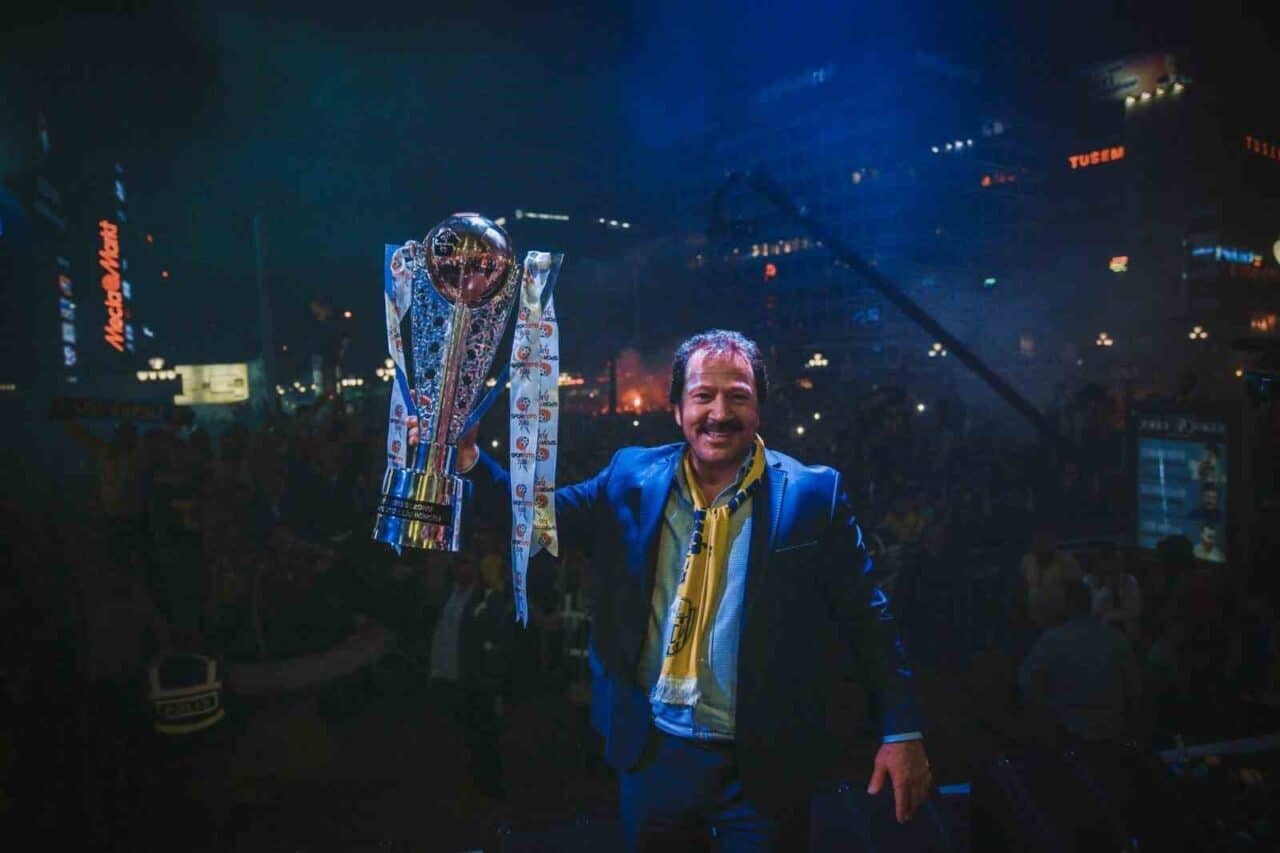 MKE Ankaragücü'nün eski başkanı Mehmet Yiğiner, kulüp yönetimi tarafından "Onursal