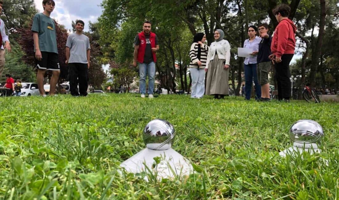Muğla'nın Menteşe ilçesindeki Uluslararası Gençlik Merkezi, gençleri bocce sporuyla buluşturuyor.