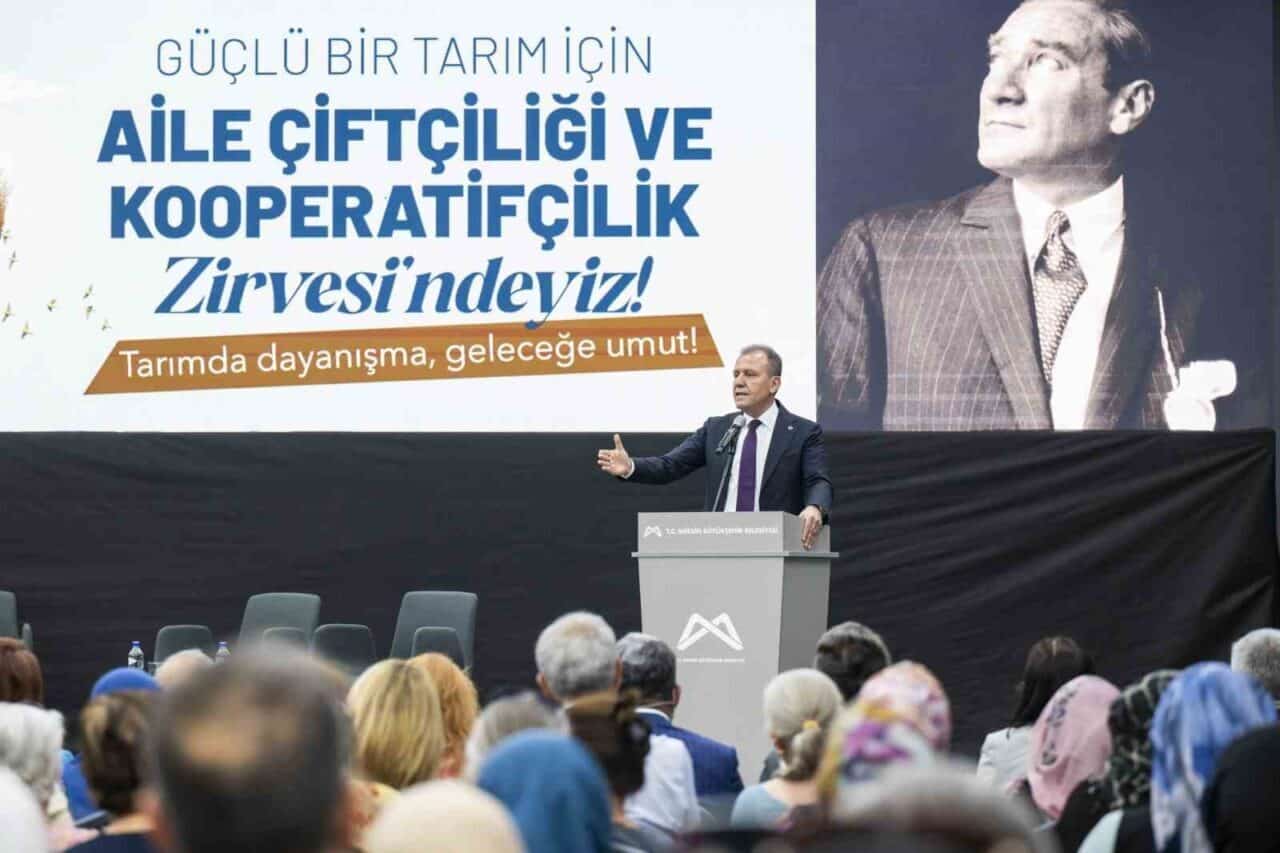 Mersin'de düzenlenen ‘Aile Çiftçiliği ve Kooperatifçilik Zirvesi’nde, küçük çiftçilerin güçlendirilmesi,