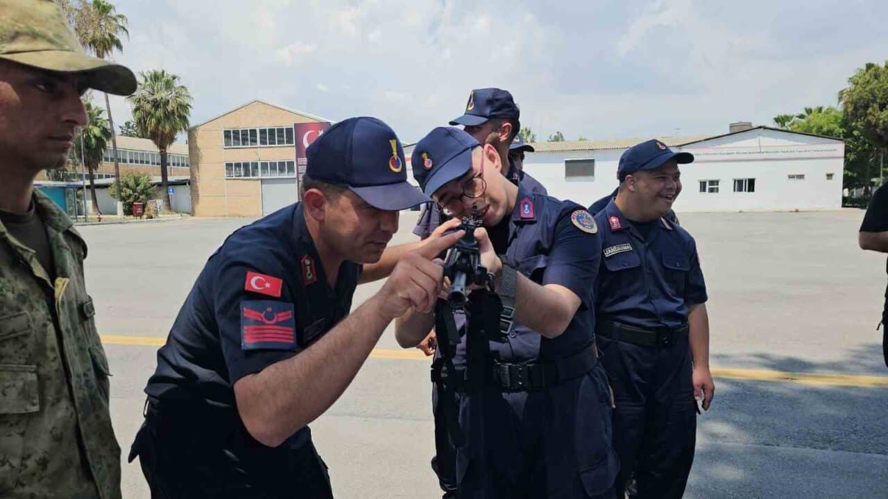 Mersin'de özel bireyler, 'Temsili Askerlik' uygulaması kapsamında 1 günlüğüne askerlik