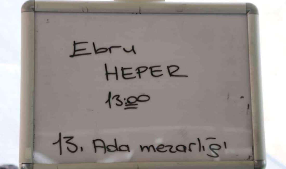 Beylikdüzü’ndeki metrobüs kazasında yaşamını yitiren Ebru Heper, Sivas’ta son yolculuğuna uğurlandı. Beylikdüzü'nde metrobüs kazasında hayatını kaybeden 37 yaşındaki Ebru Heper, Sivas'ta