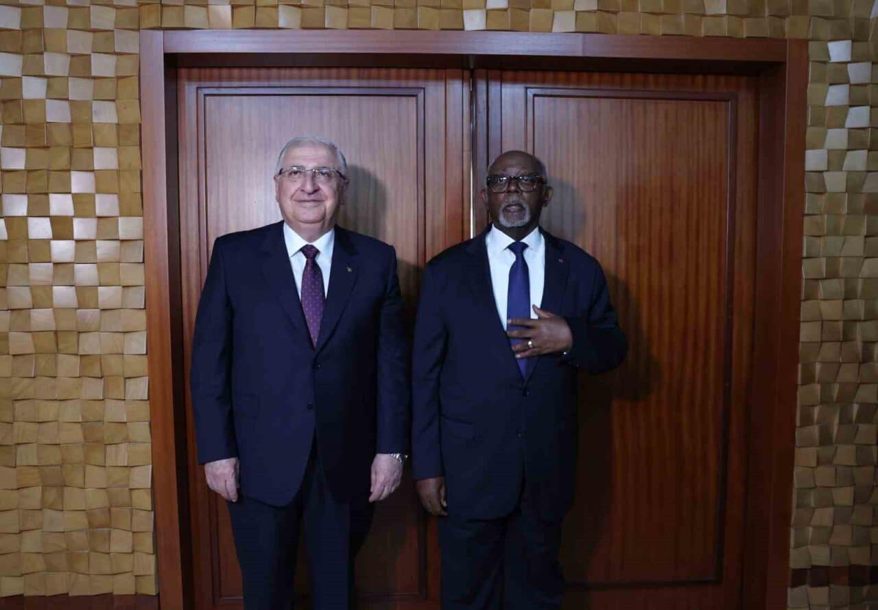 Milli Savunma Bakanı Yaşar Güler, Kamerun'da Dışişleri Bakanı Lejeune Mbella