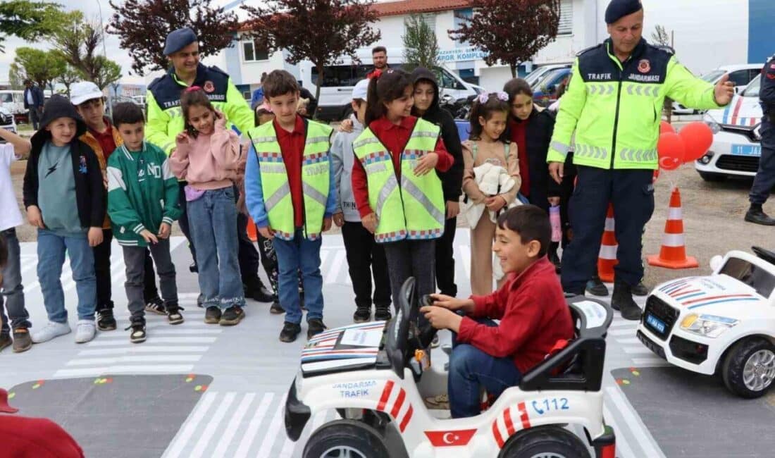 Bilecik’in Pazaryeri ilçesinde "Bilinçli Toplum, Güvenli Gelecek Projesi" kapsamında 500
