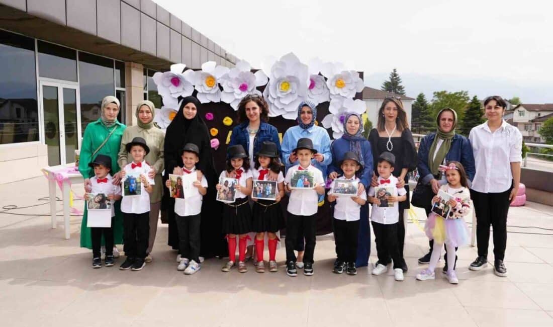 Düzce Belediyesi Çocuk Üniversitesi, Anneler Günü'nü özel bir etkinlikle kutladı.
