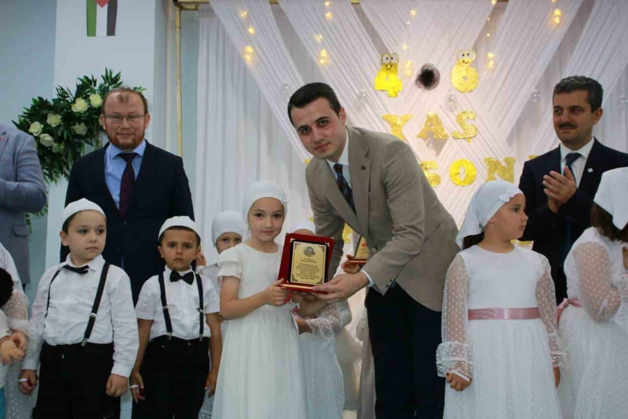 Düzce'nin Çilimli ilçesinde düzenlenen Kur'an kursları yıl sonu sergisi yoğun