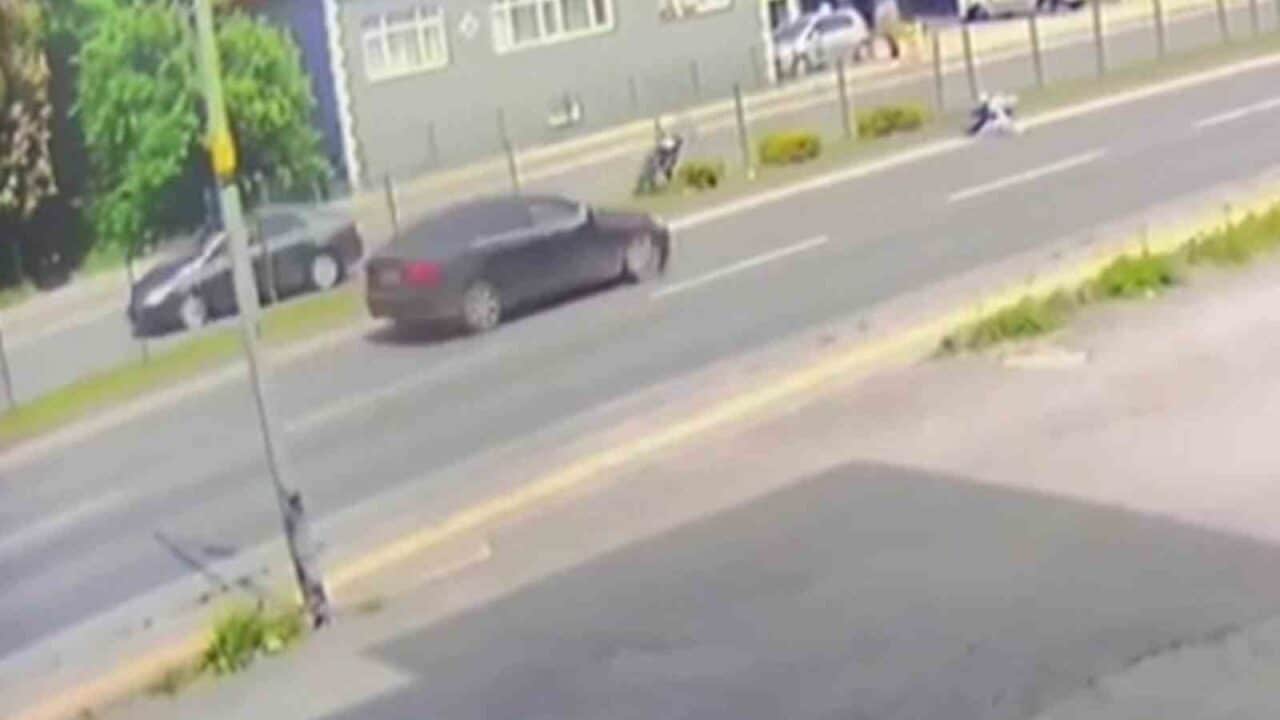 Zonguldak'ın Ereğli ilçesinde Berkay Ç.’nin kullandığı motosiklet, otomobili sollarken kontrolden