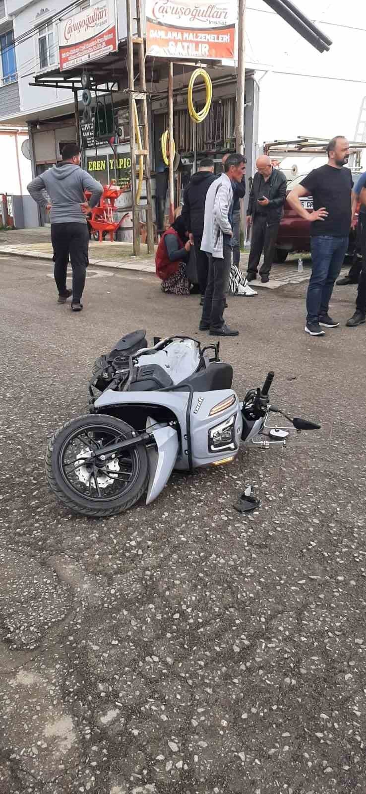 Samsun'un Çarşamba ilçesinde E.A. (24) adlı motosiklet sürücüsü, park halindeki
