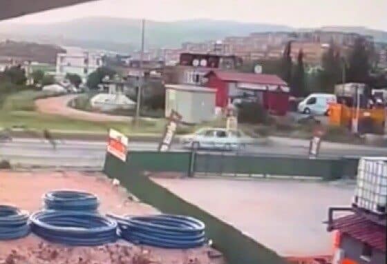 Kahramanmaraş'ın Pazarcık ilçesinde O.K.'nin kullandığı motosiklet direksiyon hakimiyetini kaybederek savruldu.