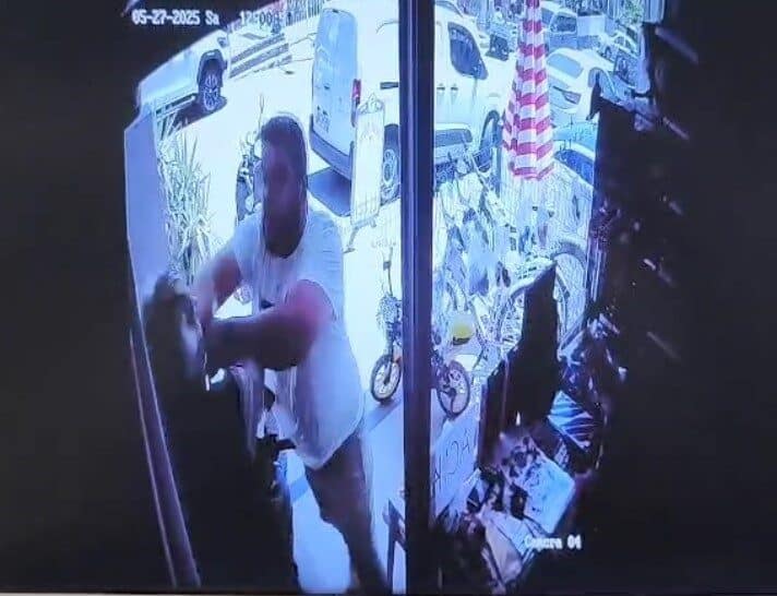 Muğla'nın Bodrum ilçesinde, zabıta denetimi sırasında motosiklet parkı yüzünden iki