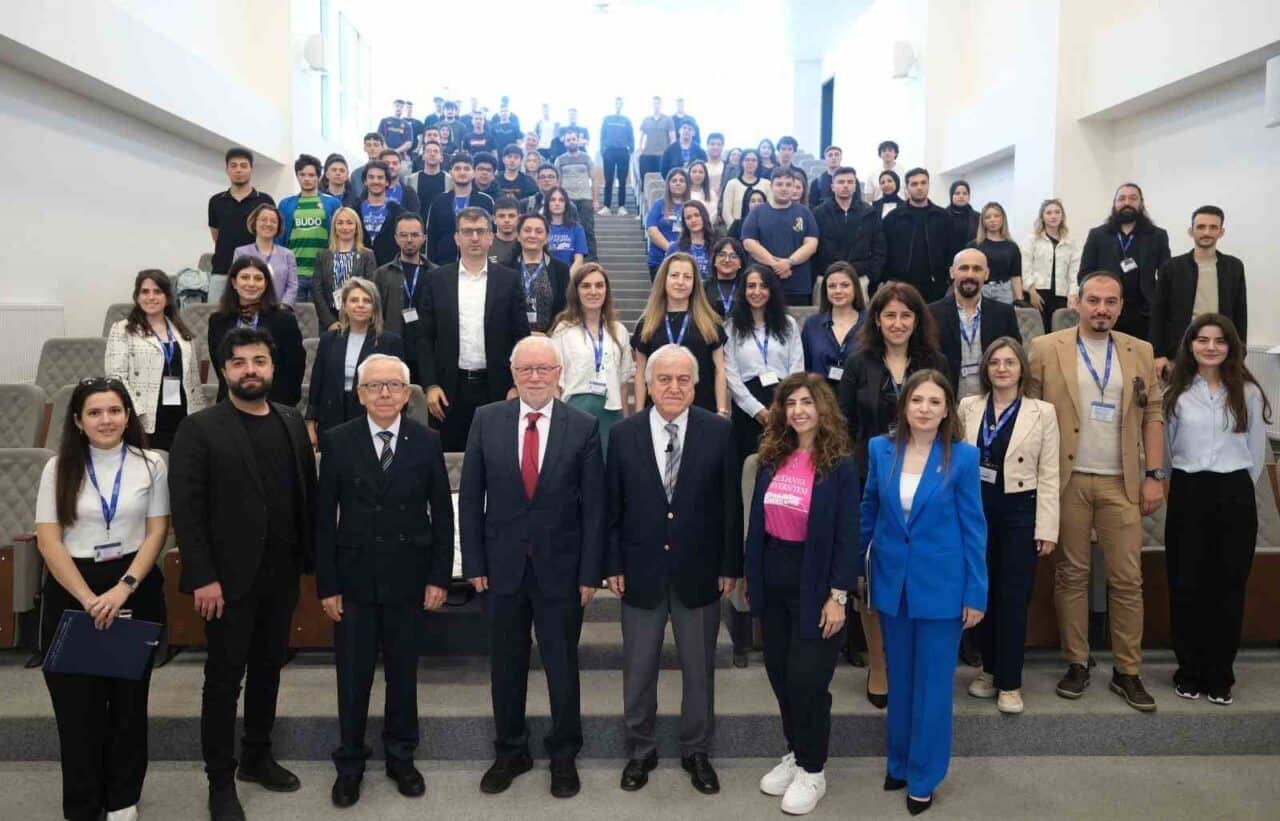 Mudanya Üniversitesi, Meslek Yüksekokulu tarafından düzenlenen 'Kariyer Günleri' etkinliği ile
