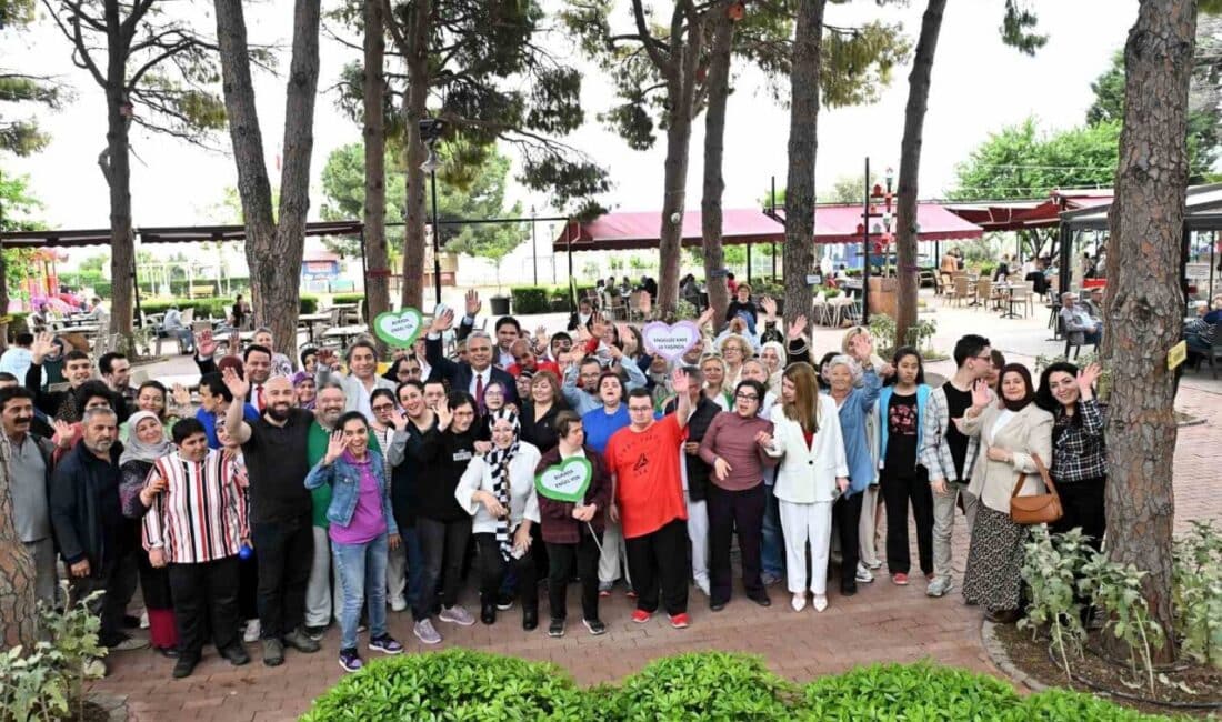 Antalya'nın Muratpaşa ilçesindeki Engelsiz Kafe, 10. yılını etkinliklerle kutladı. Muratpaşa