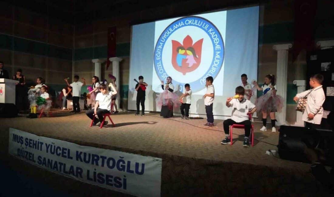 Muş'ta Engelliler Haftası etkinlikleri çerçevesinde, özel bireylerin sahne aldığı program