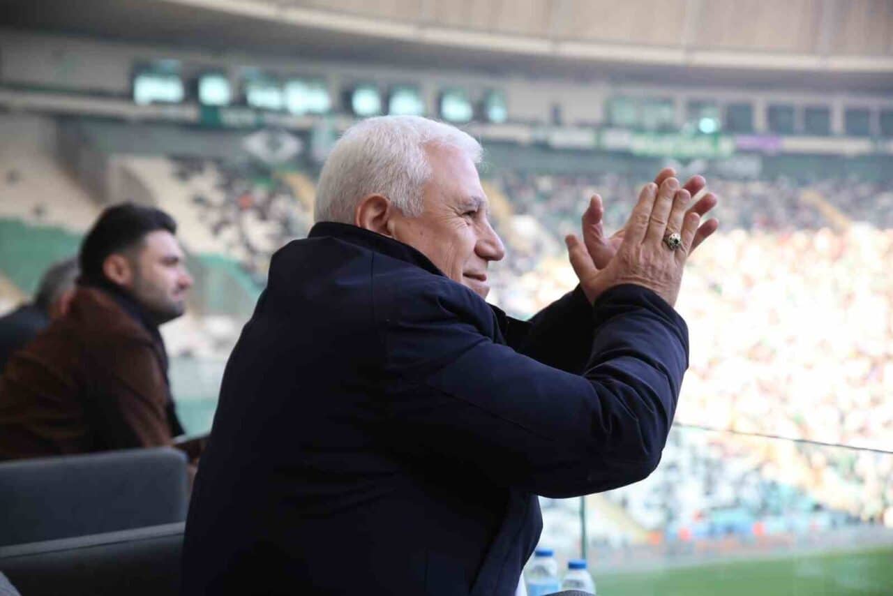 Bursa Büyükşehir Belediye Başkanı Mustafa Bozbey, Bursaspor'un 2010 Süper Lig