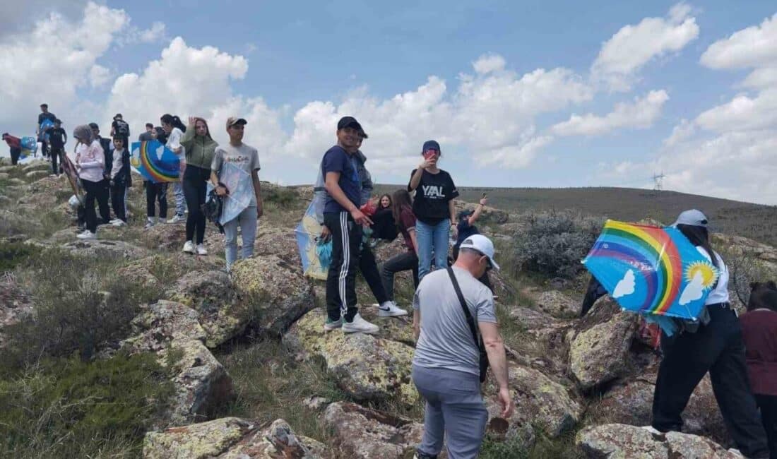 Niğde Şehit Yakup Avşar Anadolu Lisesi öğrencileri ve öğretmenleri, 19