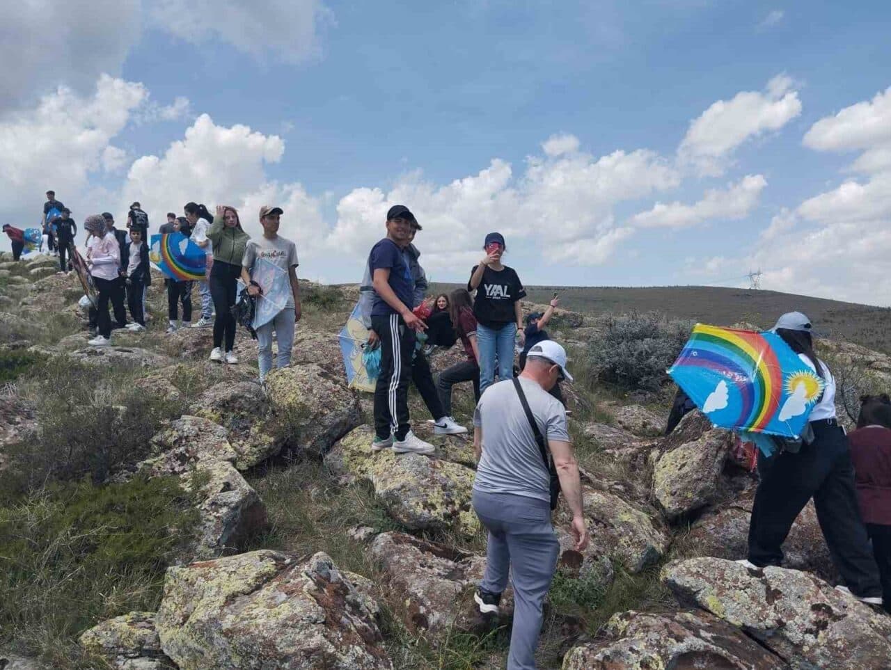 Niğde Şehit Yakup Avşar Anadolu Lisesi öğrencileri ve öğretmenleri, 19
