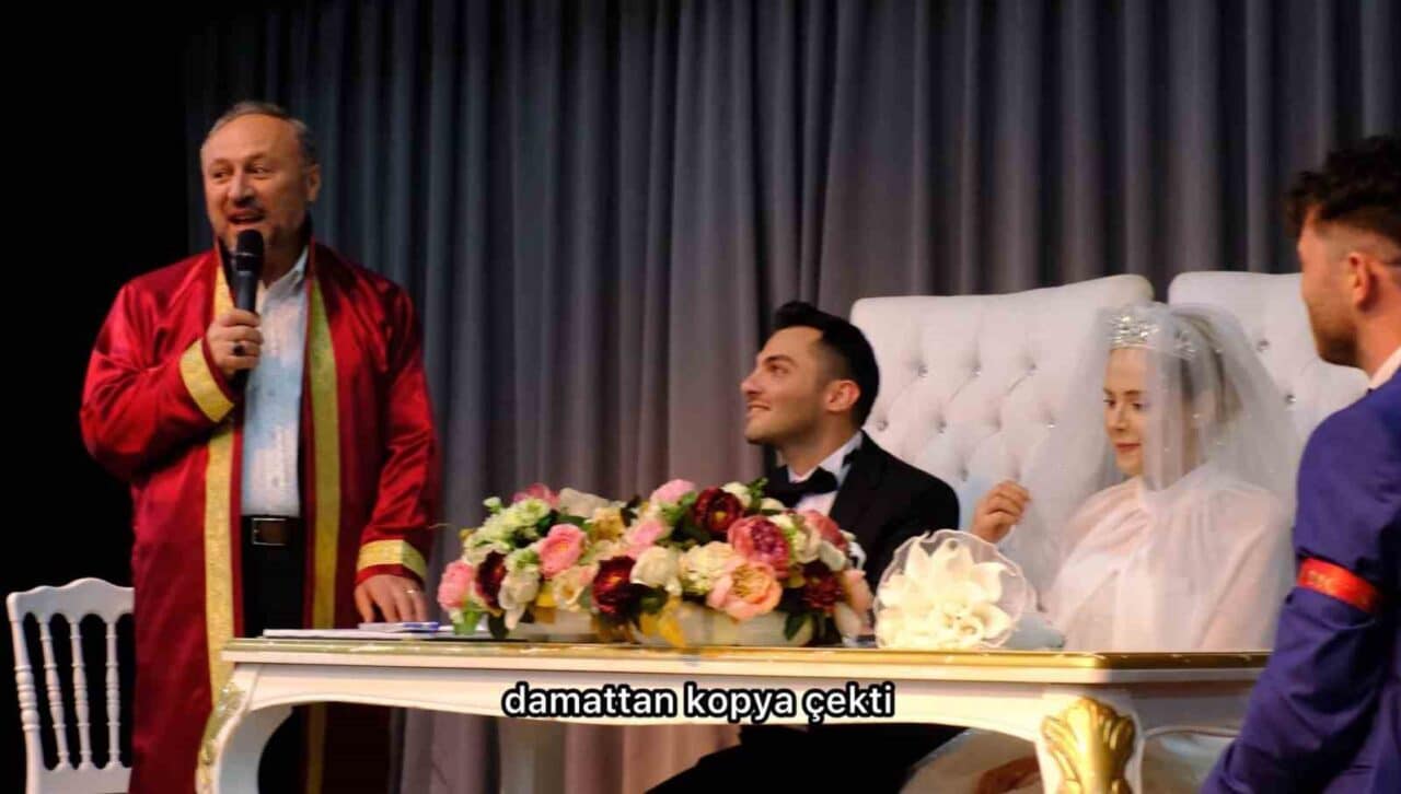 Muhammet Fatih Ukde ve Gülşah Diloğlu'nun nikah töreninde damat, gelinine