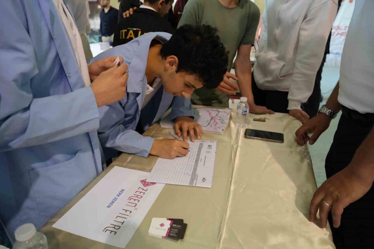 Kocaeli'de meslek lisesi öğrencileri, Körfez Ticaret Odası'nın "Meslek Lisesi Gelecek