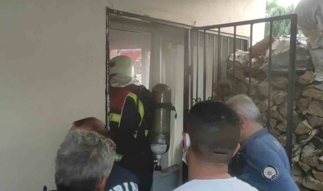 Aydın’da Unutulan Yemek, Yangına Neden Oldu; Paniğin Yaşandığı Olayda Küçük Hasar Mektupları! Aydın'ın Efeler ilçesindeki bir apartmanda, C.A. isimli kadının ocağın üzerinde
