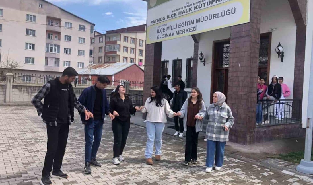 Patnos’taki Öğrenciler Hıdırellez Şenliği ile Baharı Coşkuyla Karşıladı Ağrı'nın Patnos ilçesinde üniversite sınavlarına hazırlanan öğrenciler, Halk Kütüphanesi bahçesinde