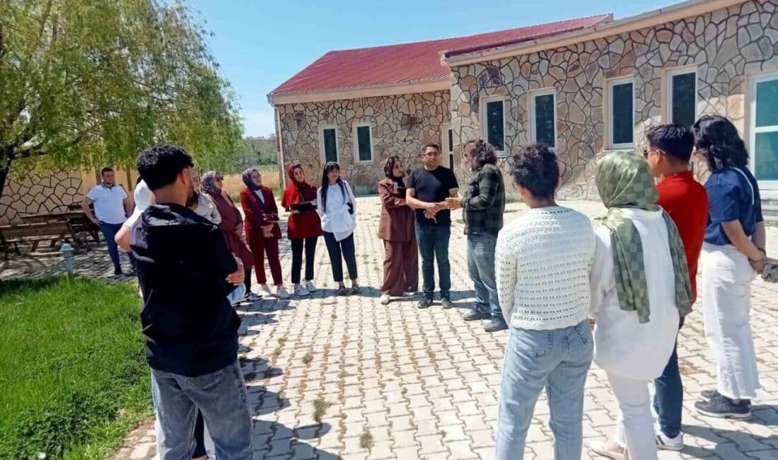 Muş’tan Gelen Üniversite Öğrencileri, Van YYÜ Yaban Hayvanları Koruma Merkezi’nde Ekosistem Hakkında Bilgi Aldı Muş'tan gelen üniversite öğrencileri, Van Yüzüncü Yıl Üniversitesi Yaban Hayvanları
