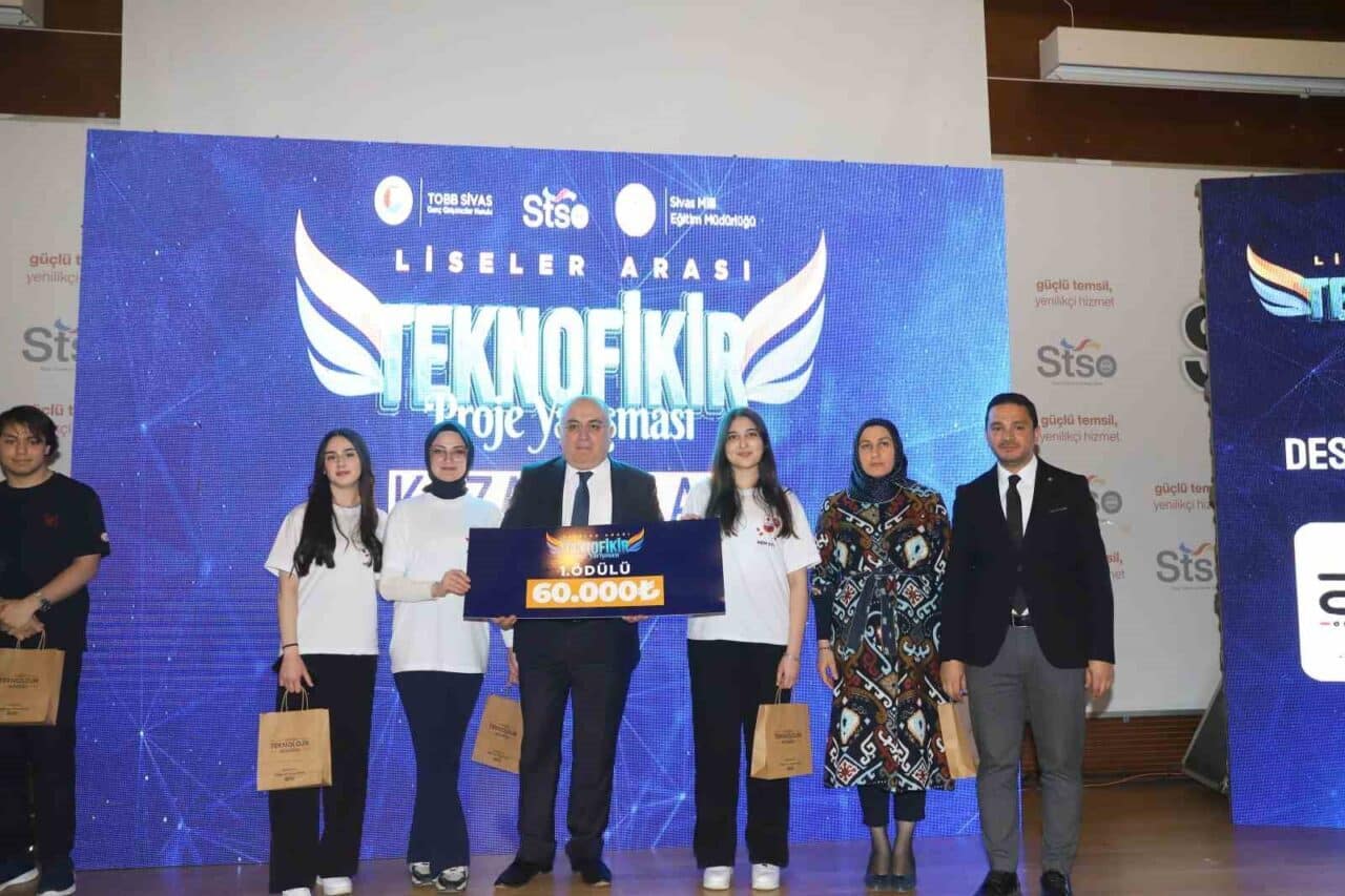 Sivas'ta düzenlenen 'Teknofikir' Proje Yarışması'nda ilk 5 okul ödüllendirildi. Sivas