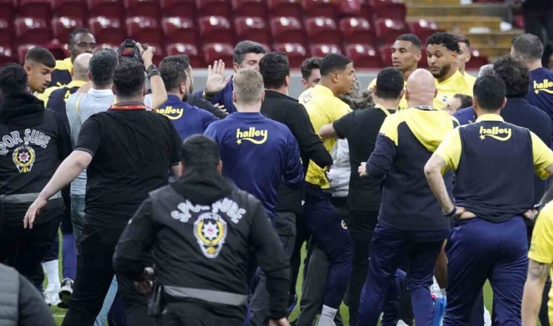 2024'teki Galatasaray-Fenerbahçe derbisi sonrası yaşanan olaylarla ilgili Jayden Oosterwolde ve