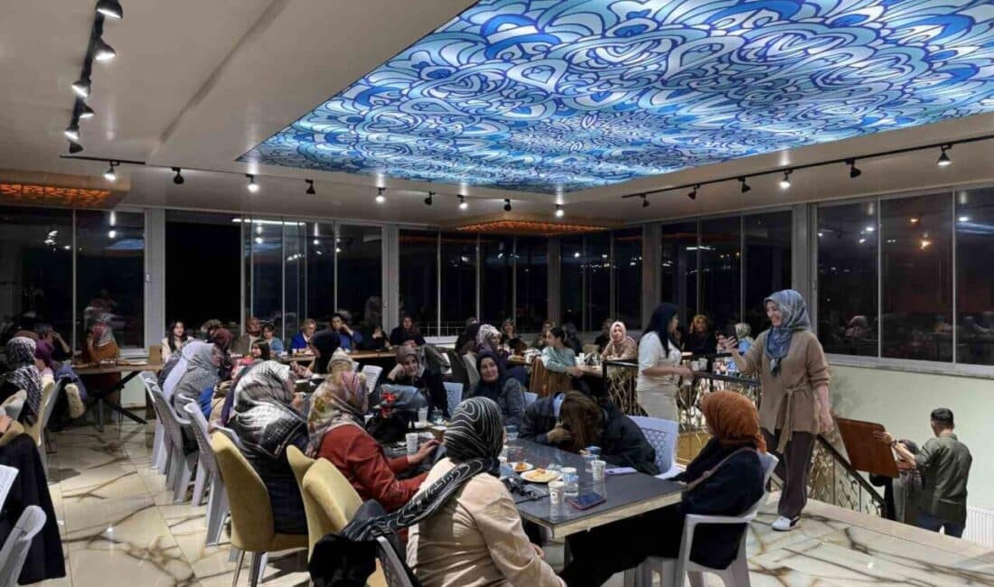 Oltu’da AK Parti Kadın Kolları, Anneler Günü’ne Özel Coşku Dolu Bir Etkinlik Düzenledi Erzurum'un Oltu ilçesinde AK Parti Kadın Kolları, anneleri onurlandıran bir