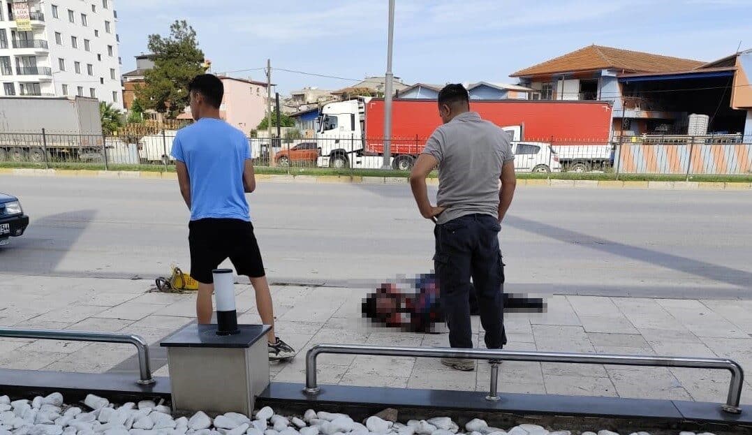 Denizli'nin Merkezefendi ilçesinde sabah işe giderken motosikletiyle kaza yapan 46
