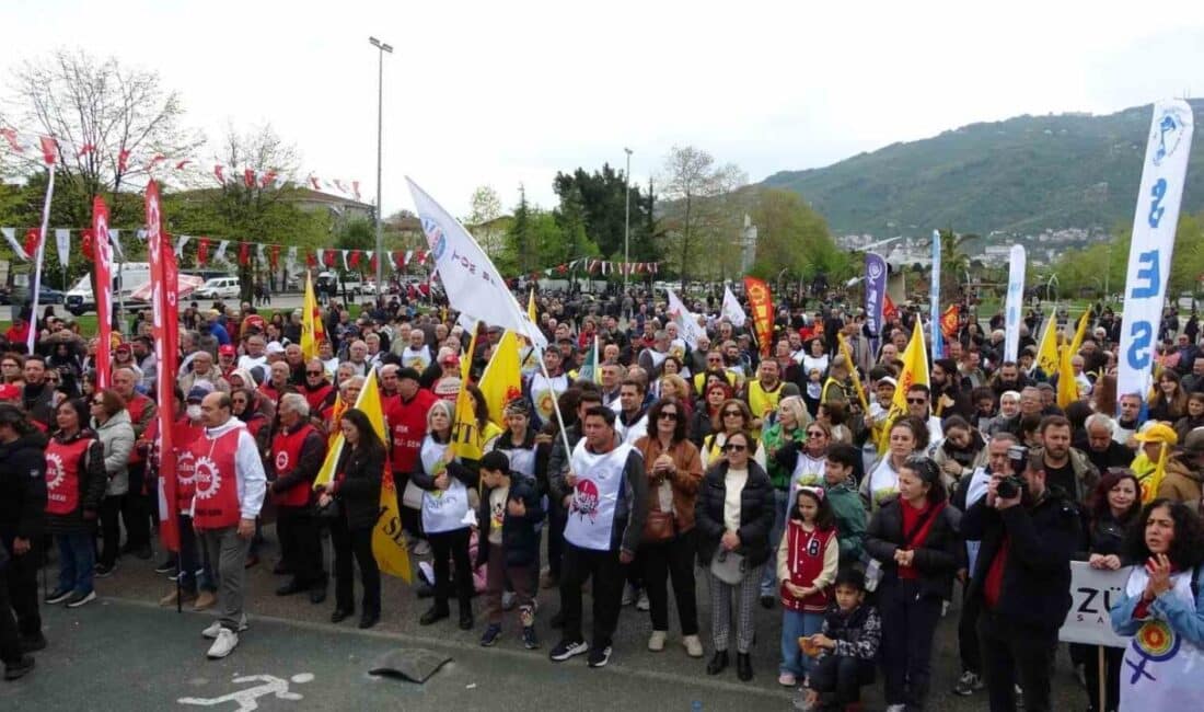 Ordu’da 1 Mayıs İşçi Bayramı Kutlamaları Coşkuyla Gerçekleşti Ordu'da 1 Mayıs İşçi Bayramı etkinlikleri, Ceren Özdemir Meydanı'nda sivil