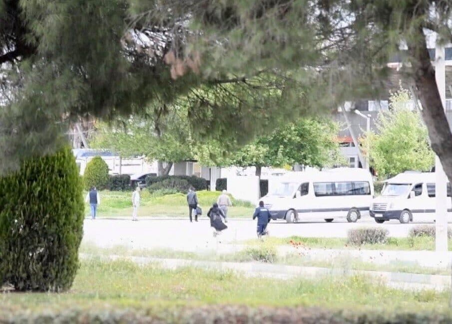 Osmaniye’de Zabıta Ekiplerinden Dilencilere Operasyon: Kovalamaca Kameralara Yansıdı Osmaniye'de zabıta ekipleri, dilencilik yapan şahıslara yönelik operasyonlar düzenledi. Operasyon