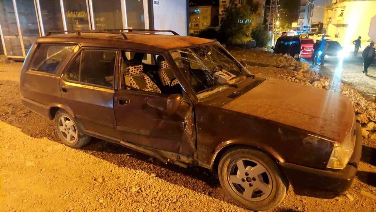 Adıyaman'ın Gölbaşı ilçesinde Mehmet B.'nin kullandığı otomobil ile Muhammed Emin