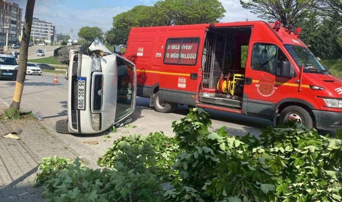 Bolu’da Rampada Kontrolden Çıkan Otomobil Devrildi, Sürücü Yaralandı Bolu'da Ebru Y.'nin kullandığı otomobil, rampada kontrolü kaybederek ağaçla çarpıp