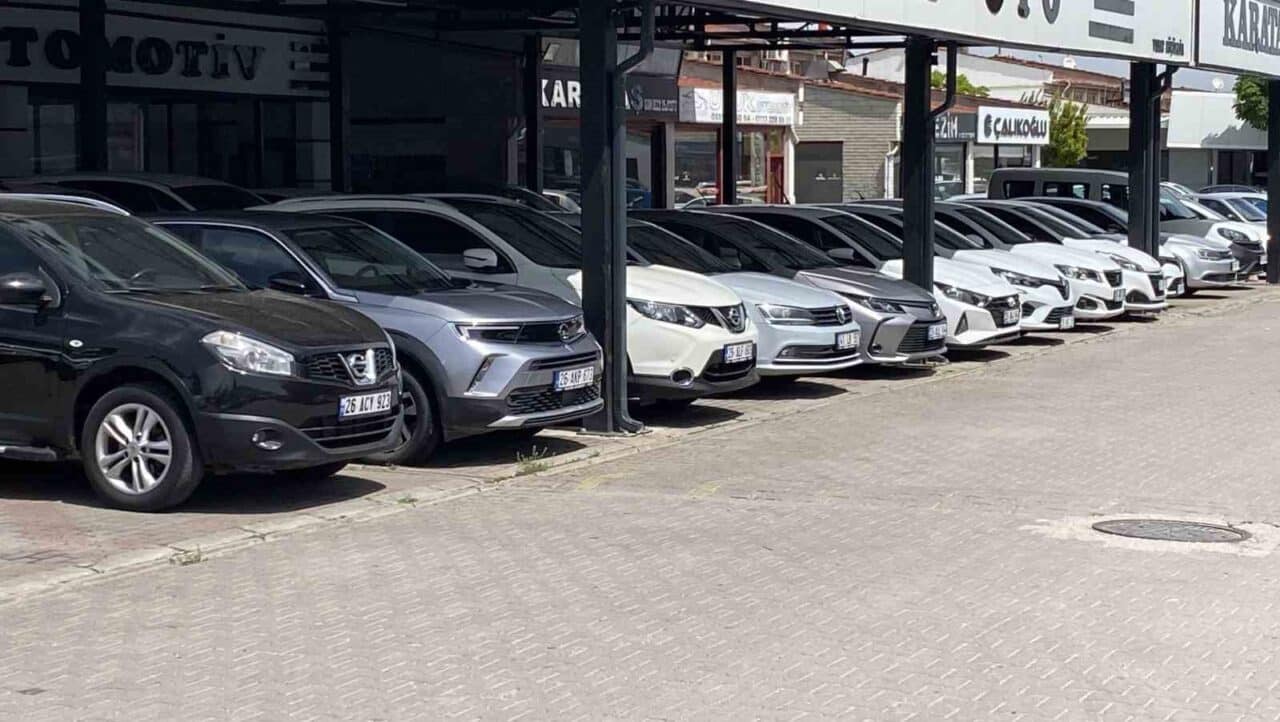 Eskişehir'de otomotiv işletmecisi Selahattin Çağlayan, ikinci el araç pazarında talebin