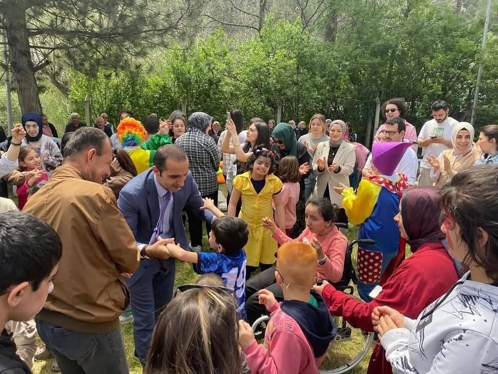 Çorum'un İskilip ilçesinde özel bireyler ve aileleri için düzenlenen şenlik,