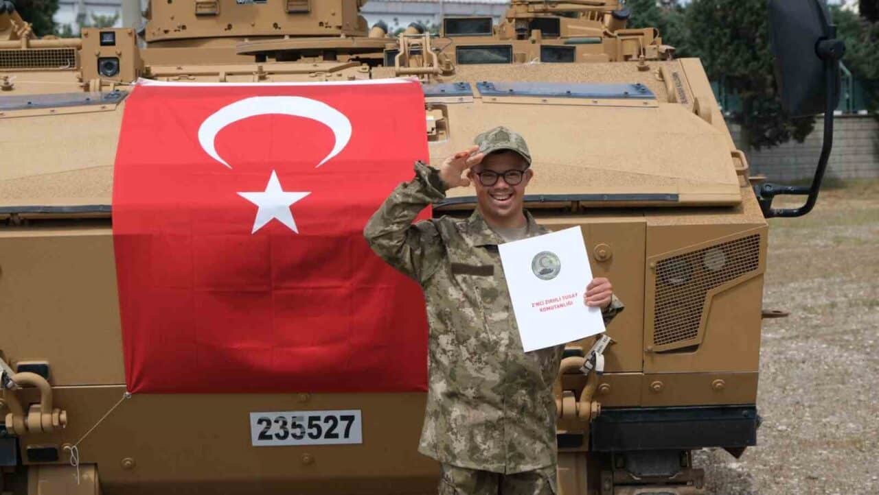 Kahramanmaraş'ın Onikişubat Belediyesi, down sendromlu bireyler için temsili asker uğurlama