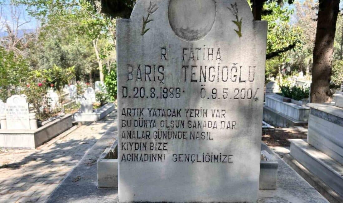 Özgür Özel’e Saldıran Şüphelinin Öldürdüğü Oğlunun Mezarı Dikkat Çekti! CHP Genel Başkanı Özgür Özel’e saldıran S.T. (66) gözaltına alındı.