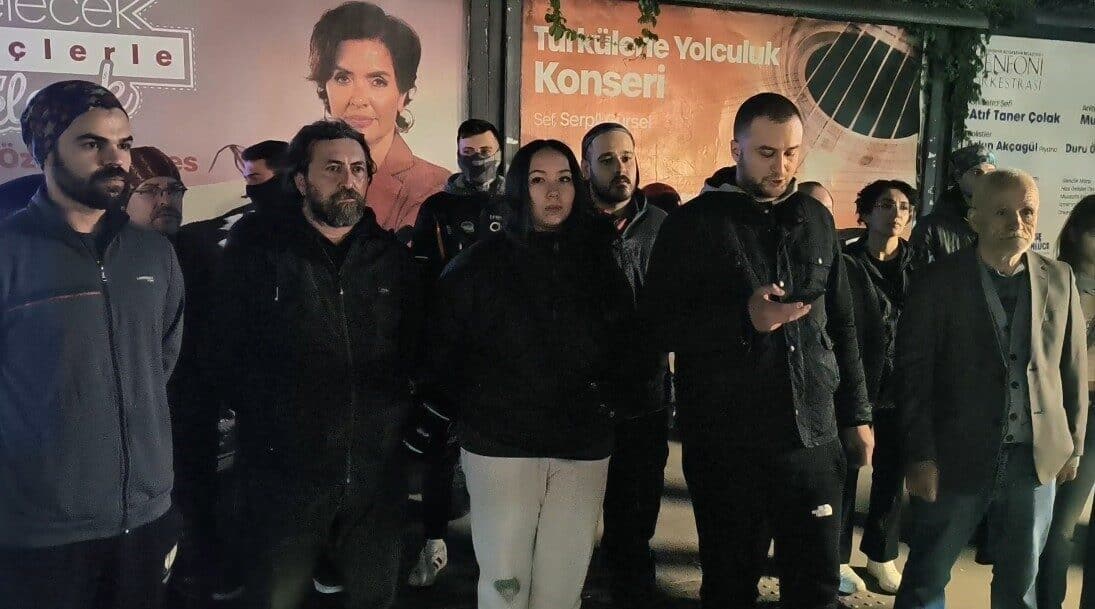 Eskişehir'de paket teslimatı yaparken M.E.A. isimli kurye, bıçaklı saldırıya uğrayarak