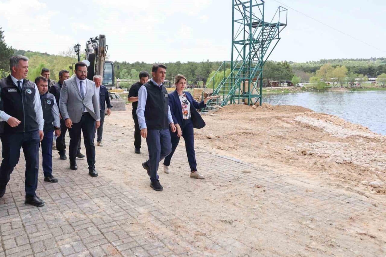 Bilecik Valisi Şefik Aygöl, Pelitözü Gölpark'ta devam eden yenileme çalışmalarını