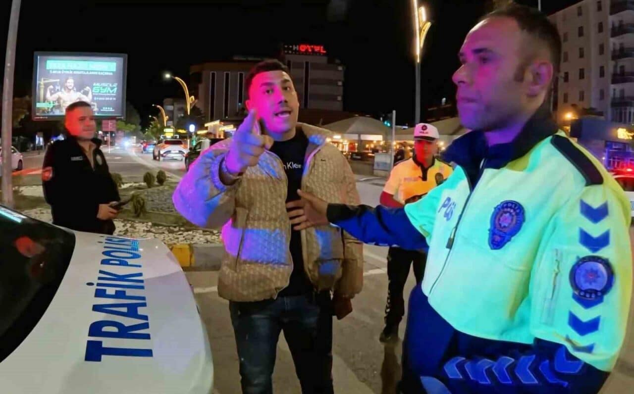 Aksaray'da, trafik ekiplerince durdurulan sürücü R.T.Ç., durdurulmasının mantıksız olduğunu savundu.